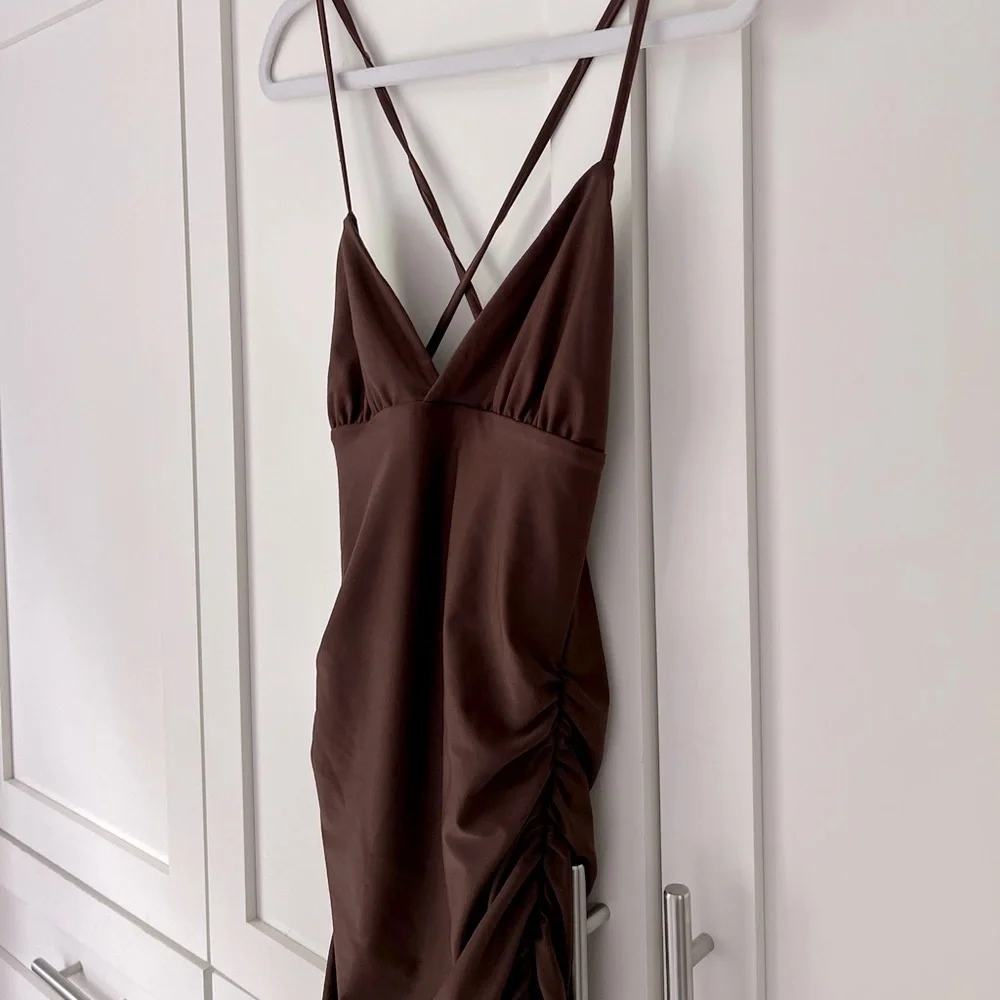 Tiger Mist brown ruched Amber mini dress - Picture 4 of 9